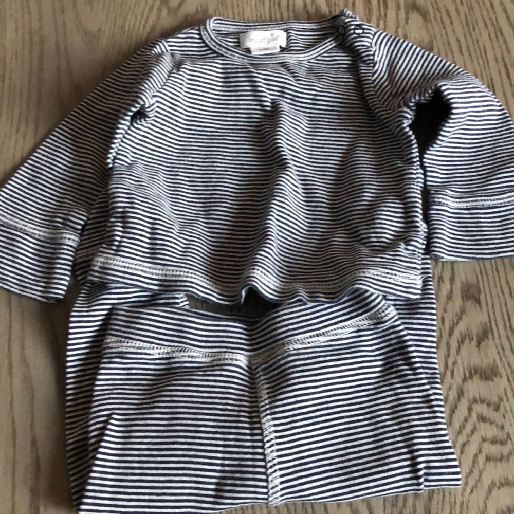 Mud Pie 2 piece set in great condition